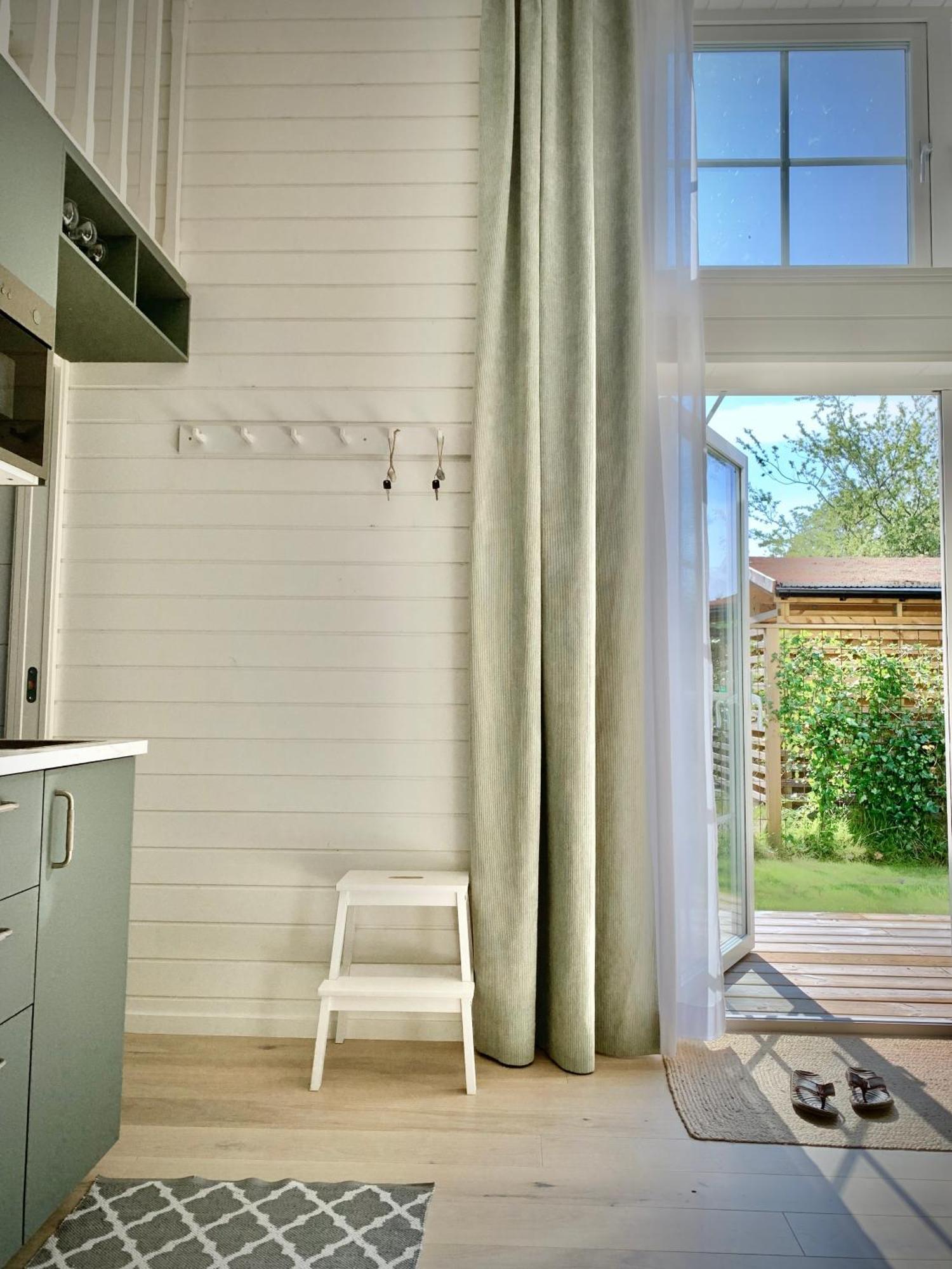 Strandnaera, Pergola, P-Plats I Hoellviken Exterior foto